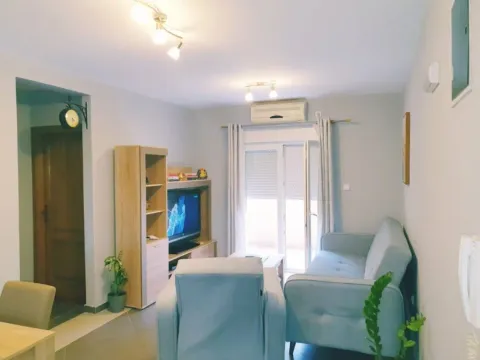 Izdavanje, dvosoban stan, 54m², Kalimanj, Tivat - image 2