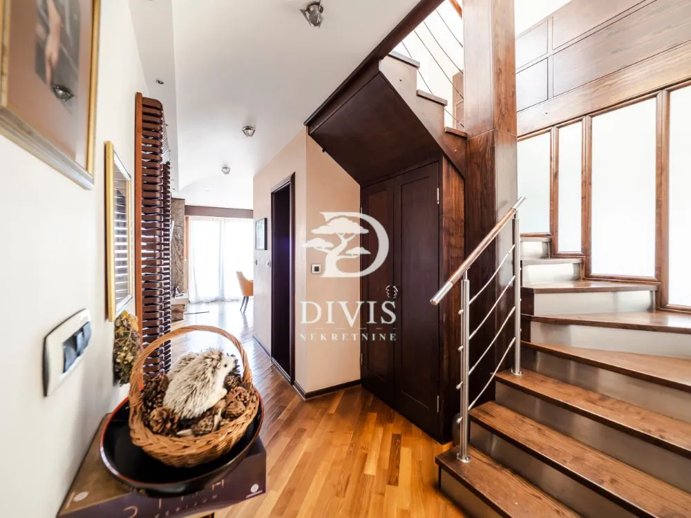 Sale, four bedroom apartment, 97m², Kalenić Pijaca, Vračar Sve Podlokacije