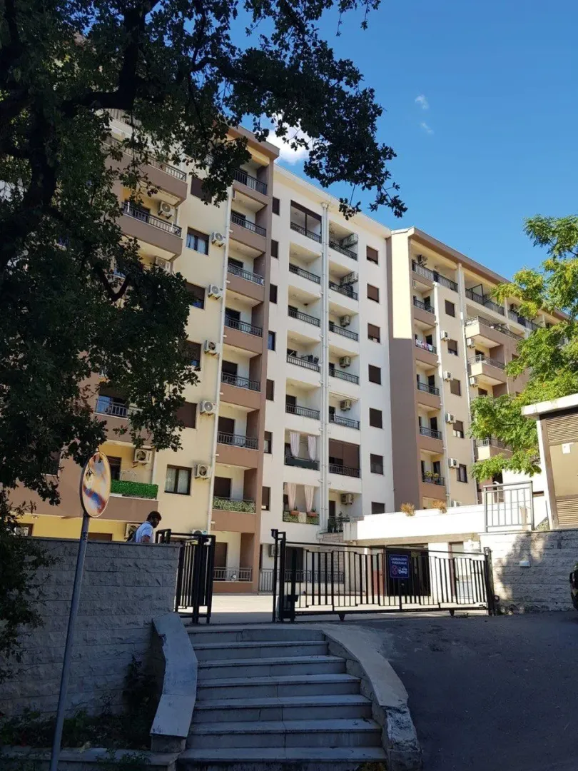 New 1-bedroom apartment, 43 m², renovated and furnished — Lazi, Budva 10