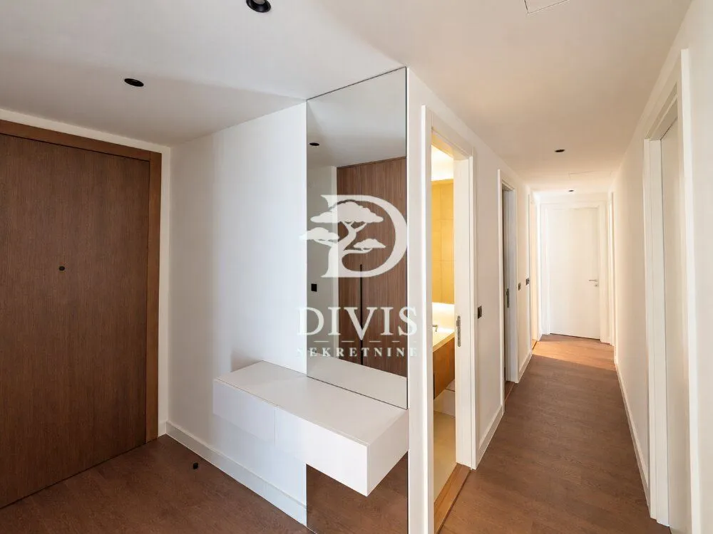 Rent, four bedroom apartment, 150m², Beograd Na Vodi, Beograd
