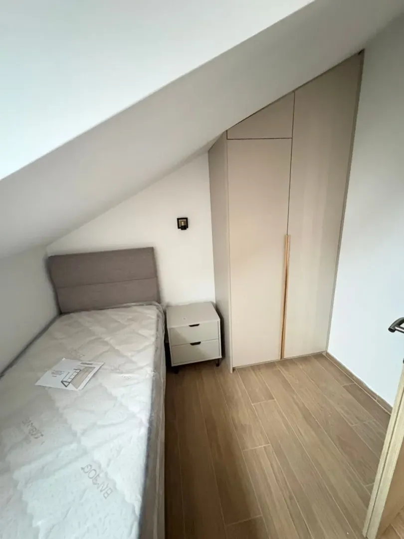 Izdavanje, dvosoban stan, 60m², Tivat, Crna Gora