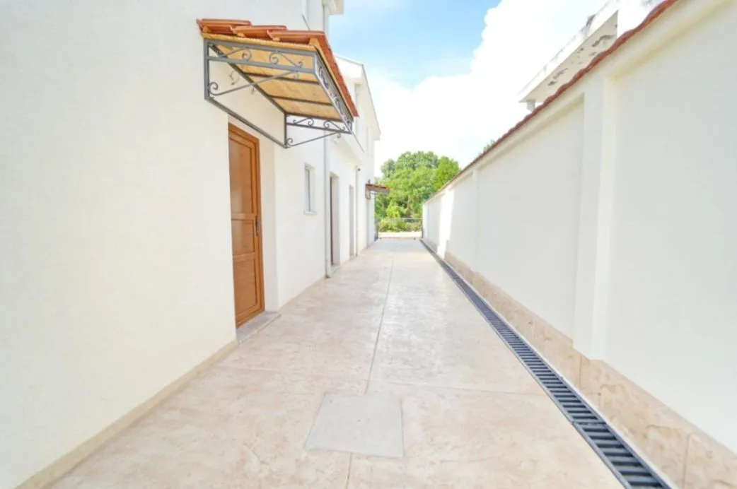 Sale, house, 200m², Hladna Uvala, Bar
