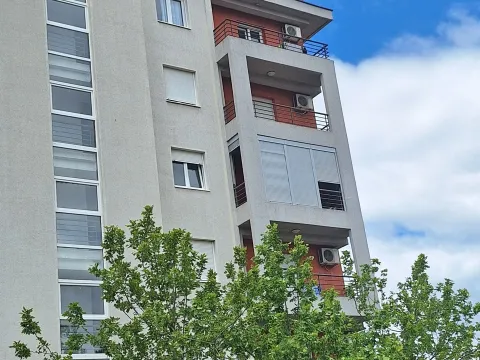 Sale, one bedroom apartment, 48m², Stari Aerodrom, Podgorica - image 1