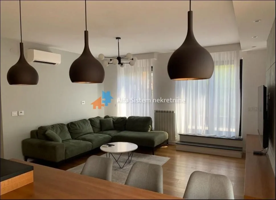 Izdavanje, četvorosoban stan, 115m², Savski Venac, Beograd