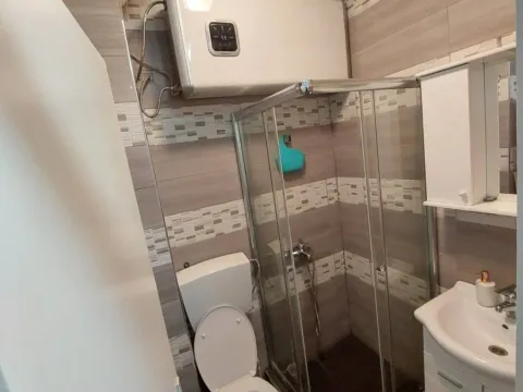 Izdavanje, garsonjera, 27m², Drpe Mandića, Podgorica - image 3