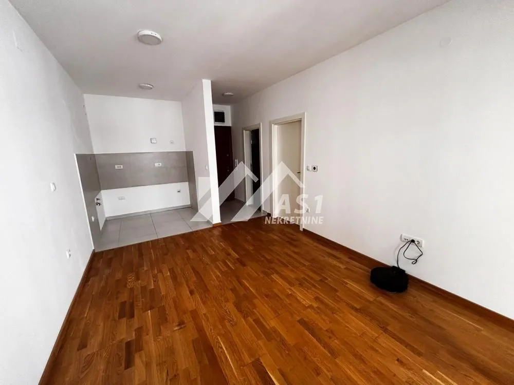 Izdavanje, jednosoban stan, 38m², Socijalno, Novi Sad Sve Podlokacije