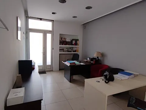 Izdavanje, poslovni prostor, 46m², Slavija, Vračar Sve Podlokacije - image 3