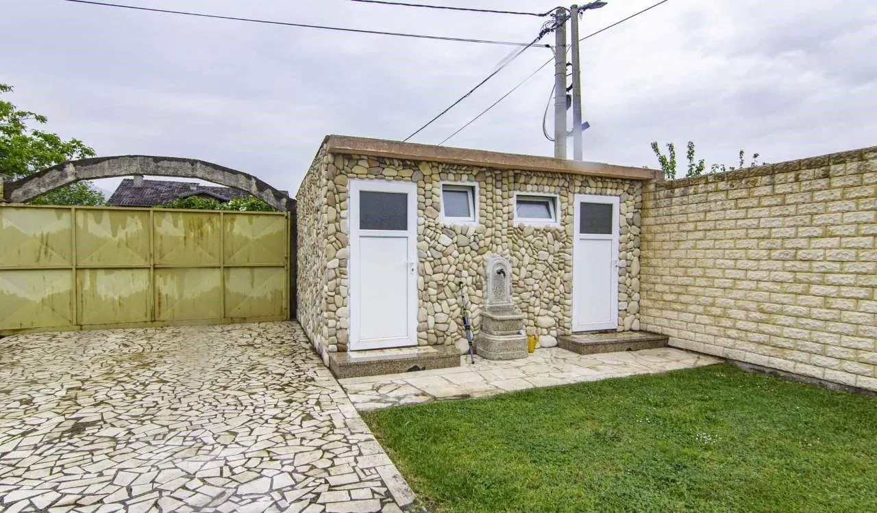 Prodaja, kuća, 400m², Danilovgrad, Crna Gora