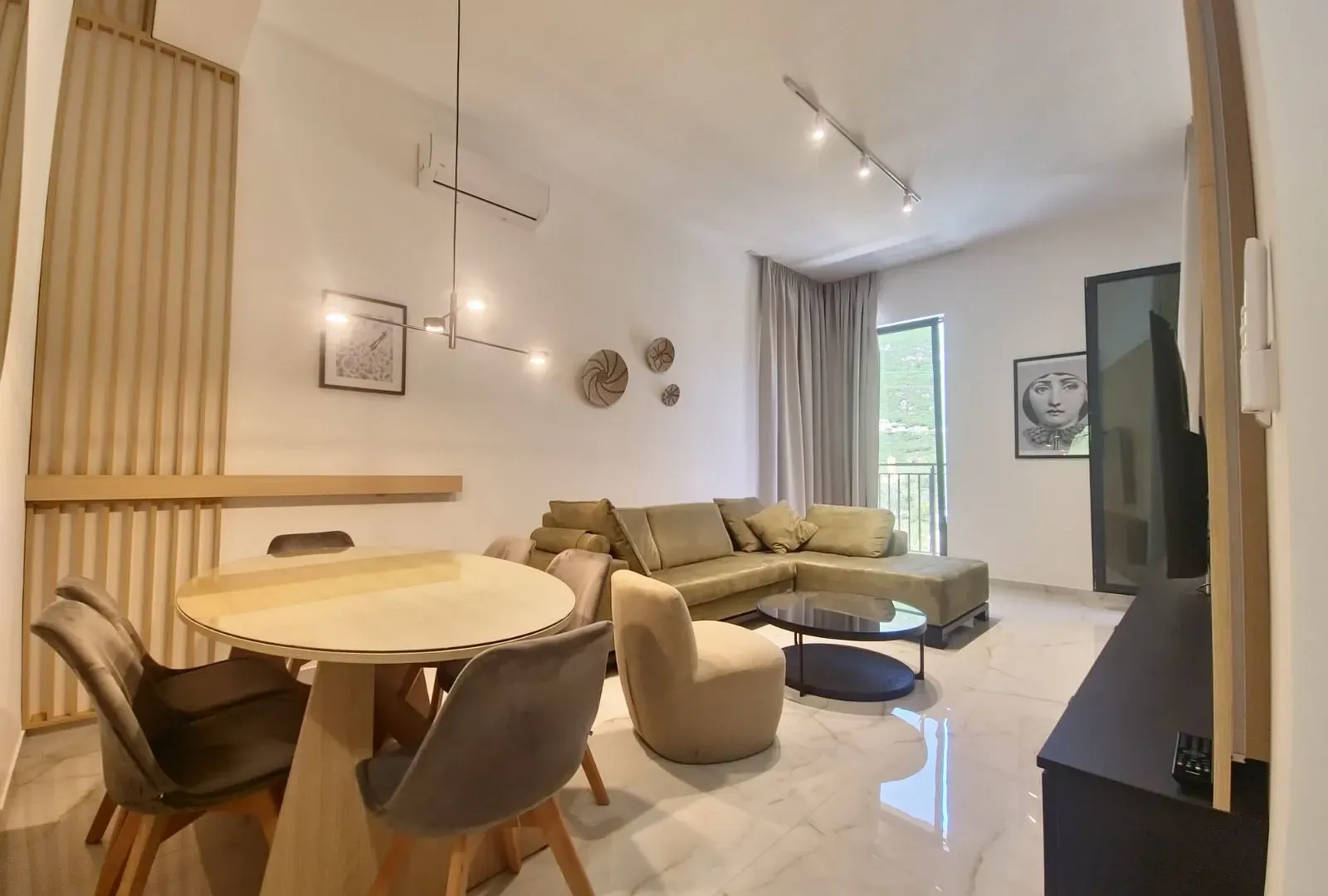 Izdavanje, dvosoban stan, 68m², Lastva Grbaljska, Kotor