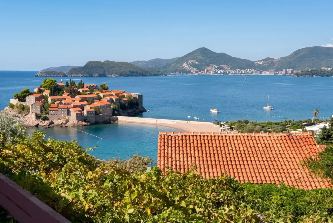 Sale, two bedroom apartment, 43m², Sveti Stefan, Budva