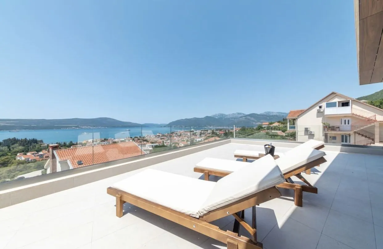 Sale, house, 311m², Tivat, Crna Gora