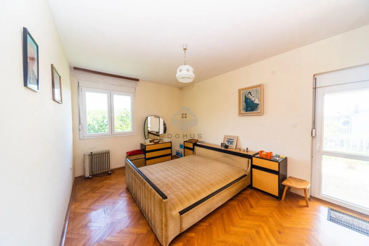 Sale, house, 320m², Zlatica, Podgorica