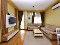Izdavanje, dvosoban stan, 65m², City Kej, Podgorica - image 1