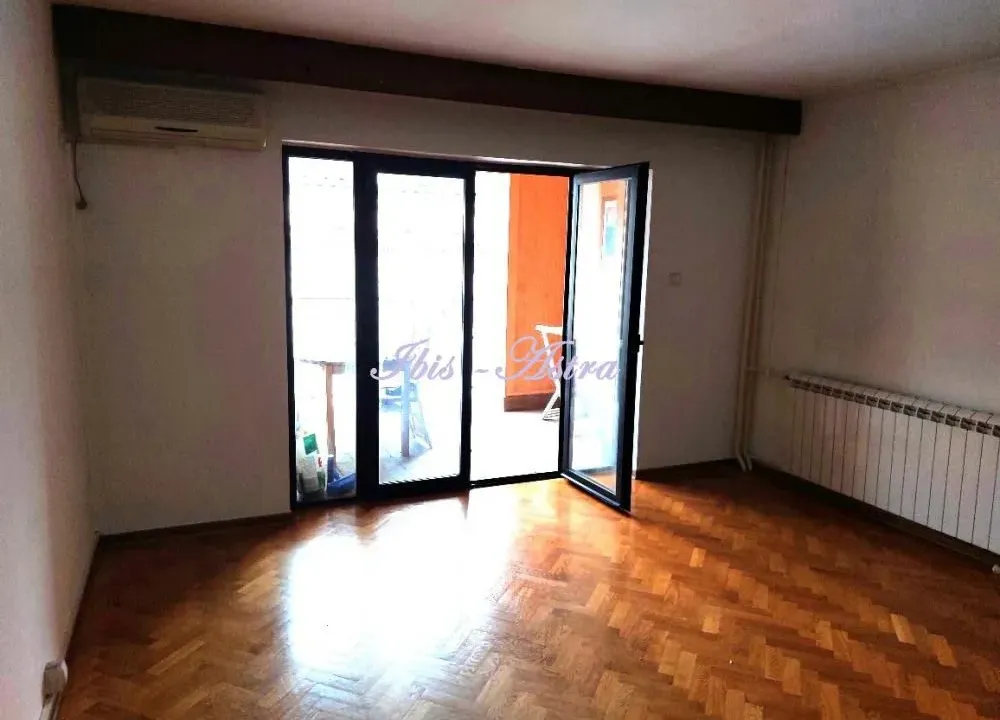 Prodaja, četvorosoban stan, 111m², Stari Grad, Beograd