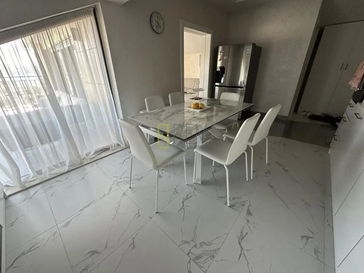 Prodaja, četvorosoban stan, 175m², Meljine, Herceg Novi