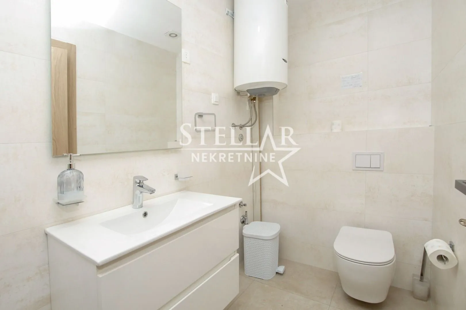 Rent, office space, 70m², Master Kvart, Podgorica