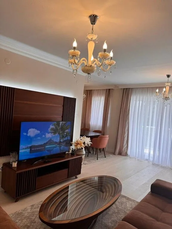 Izdavanje, trosoban stan, 100m², Centar, Podgorica