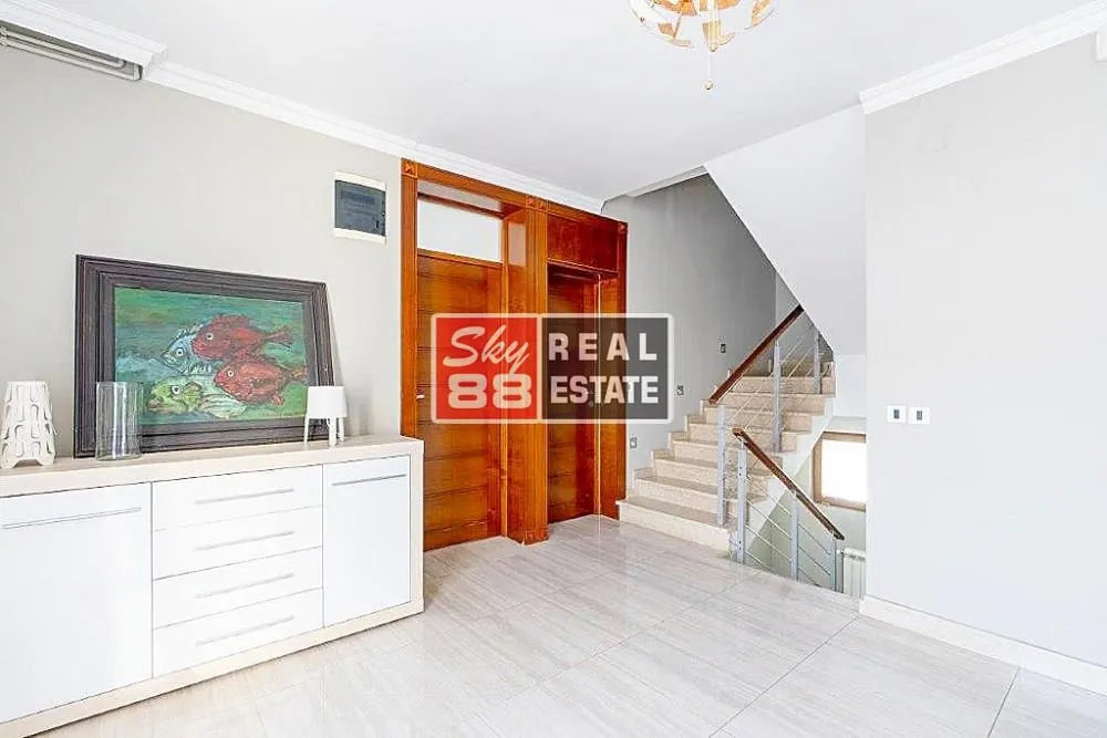 Prodaja, kuća, 400m², Golf Naselje, Beograd