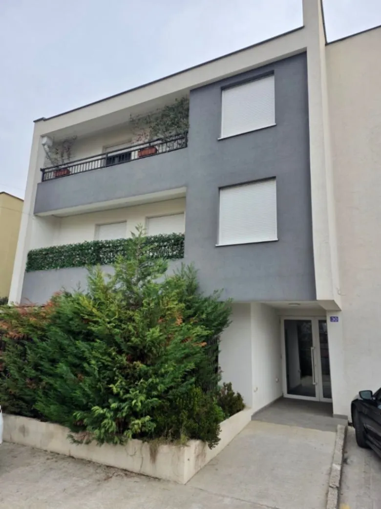Prodaja, jednosoban stan, 40m², Tološi, Podgorica