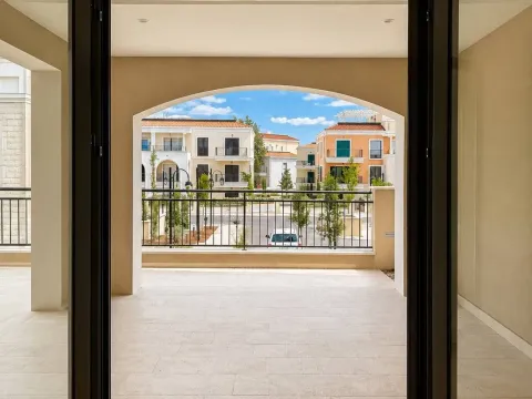 Prodaja, dvosoban stan, 90m², Luštica Bay, Tivat - image 1