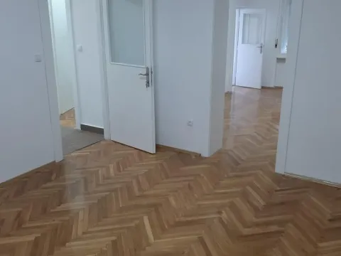 Izdavanje, trosoban stan, 105m², Centar, Novi Sad - image 9