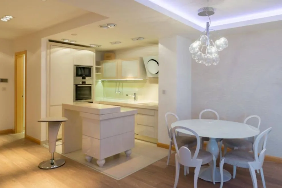 Rent, one bedroom apartment, 77m², Bulevar, Budva