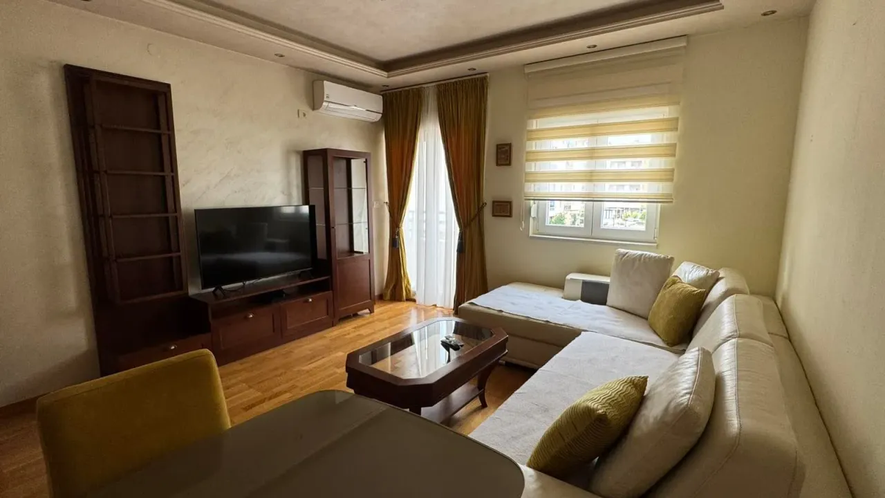 Izdavanje, jednosoban stan, 50m², City Kvart, Podgorica