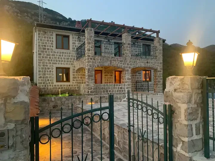 Sale, house, 466m², Petrovac, Budva