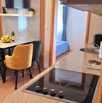 Izdavanje, dvosoban stan, 70m², Lastva Grbaljska, Kotor - image 17