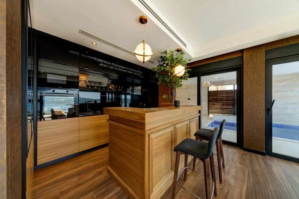 Prodaja, kuća, 311m², Centar, Tivat