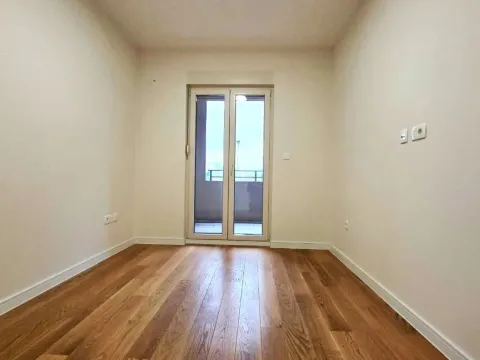 Rent, office space, 49m², Central Point, Podgorica - image 4