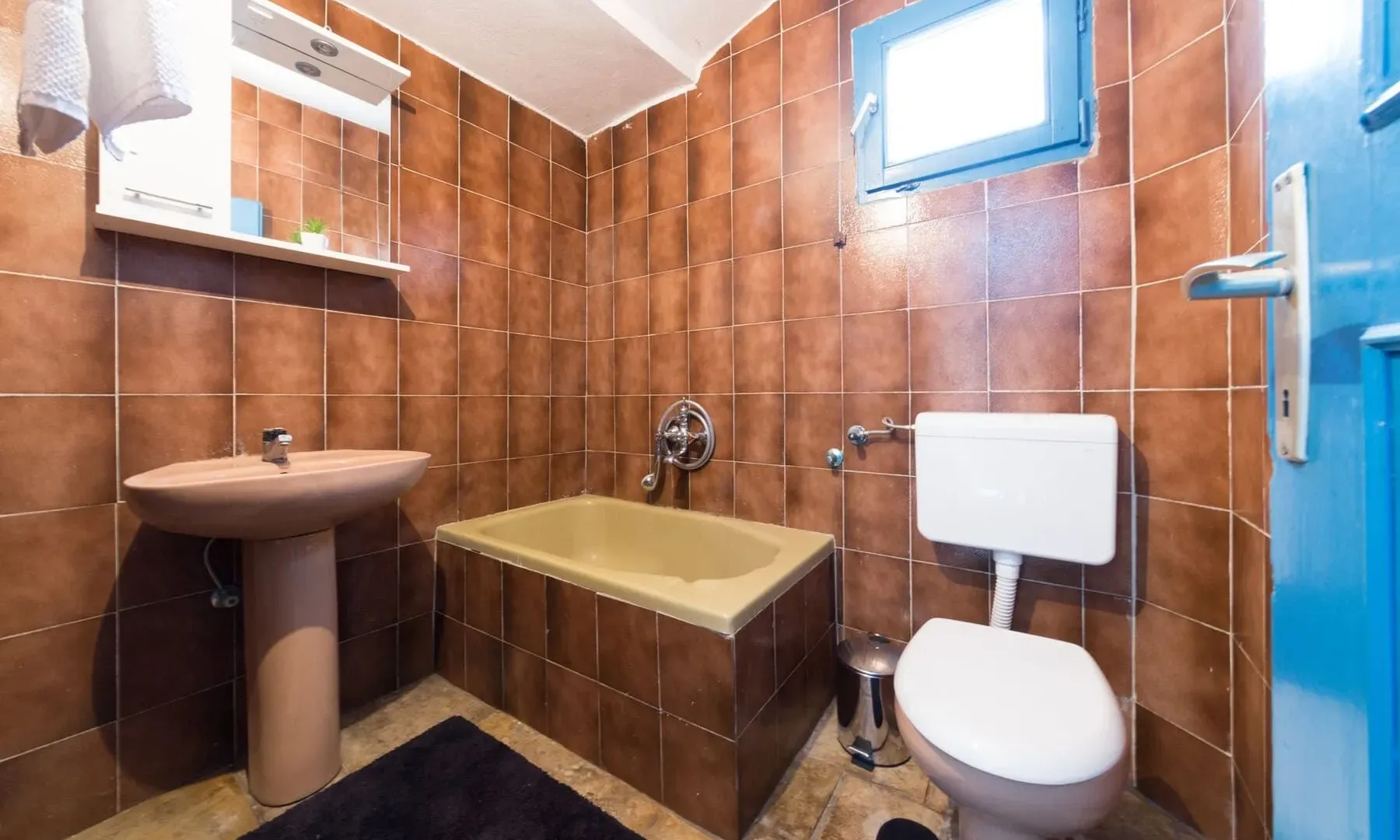 Izdavanje, kuća, 200m², Kotor, Crna Gora