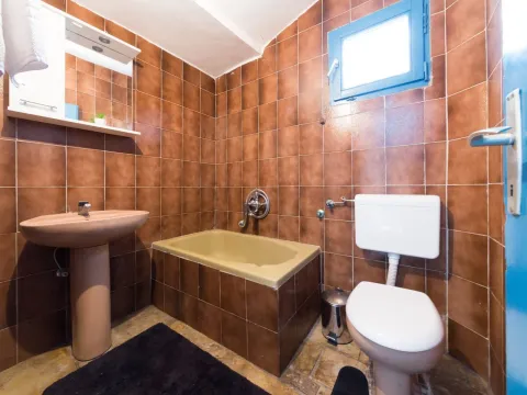 Izdavanje, kuća, 200m², Kotor, Crna Gora - image 18