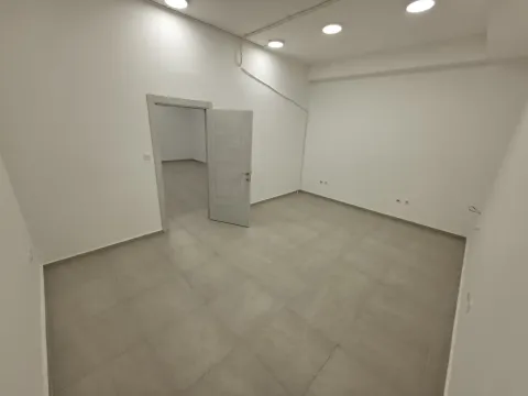 Izdavanje, poslovni prostor, 110m², Blok 6, Podgorica - image 7