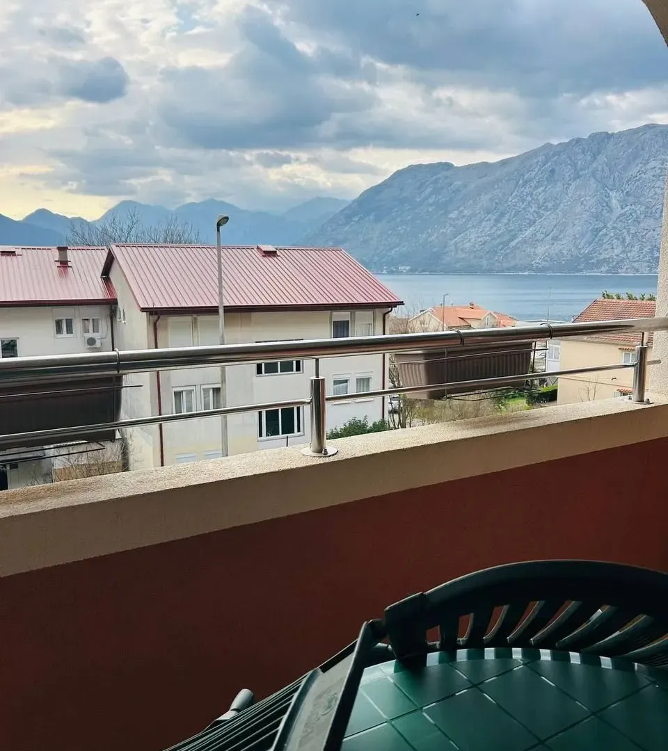 Rent, one bedroom apartment, 36m², Dobrota, Kotor