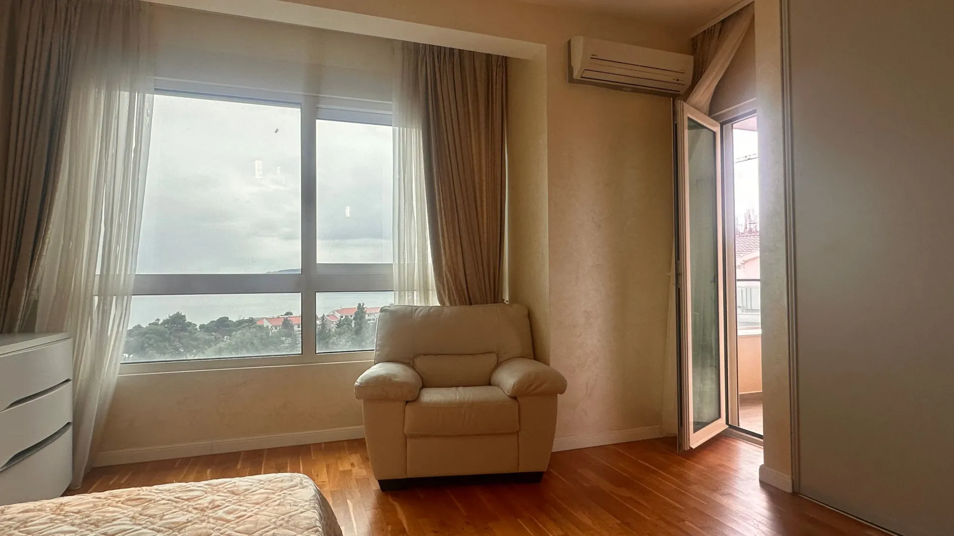 Prodaja, trosoban stan, 115m², Bečići, Budva