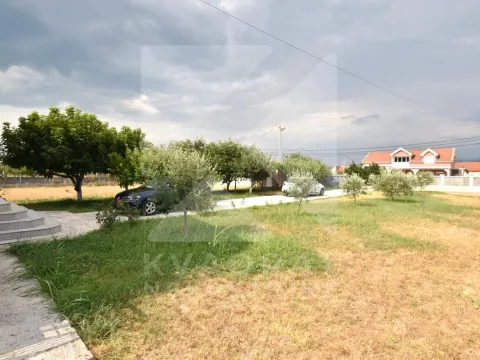 Izdavanje, kuća, 200m², Botun, Podgorica - image 20