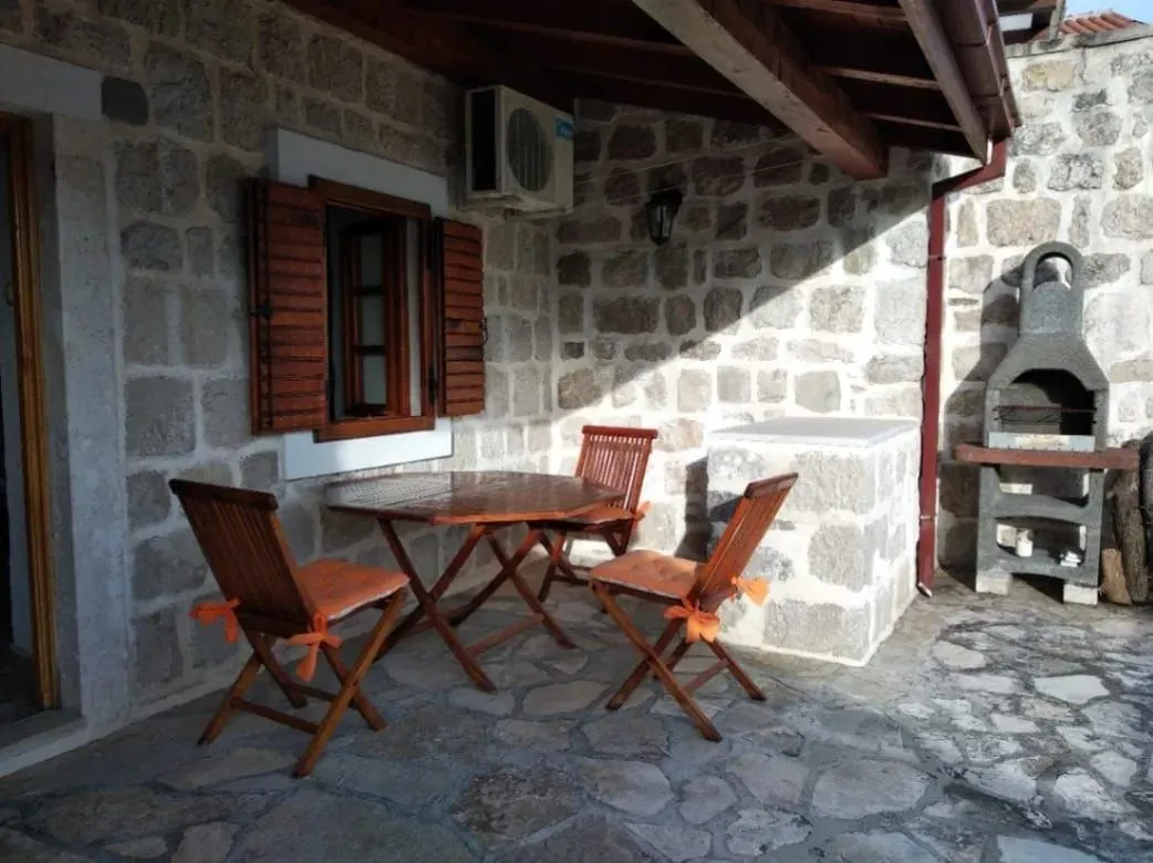 Prodaja, dvosoban stan, 87m², Perast, Kotor