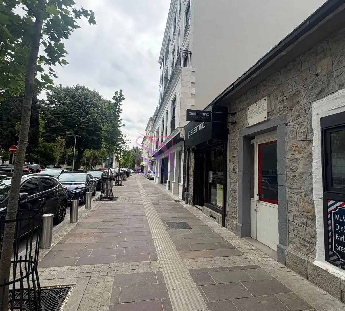 Izdavanje, poslovni prostor, 23m², Centar, Podgorica
