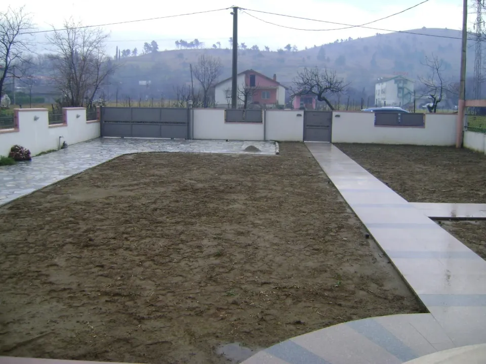 Izdavanje, kuća, 300m², Dahna, Podgorica