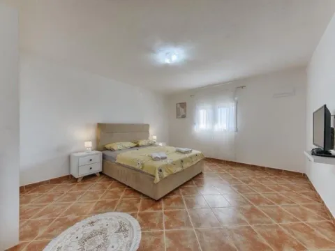 Izdavanje, jednosoban stan, 55m², Dobre Vode, Bar - image 5