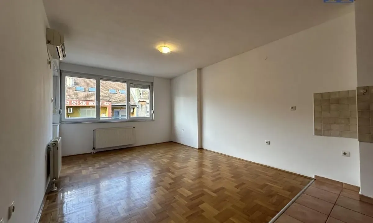 Izdavanje, poslovni prostor, 45m², Grbavica, Novi Sad Sve Podlokacije