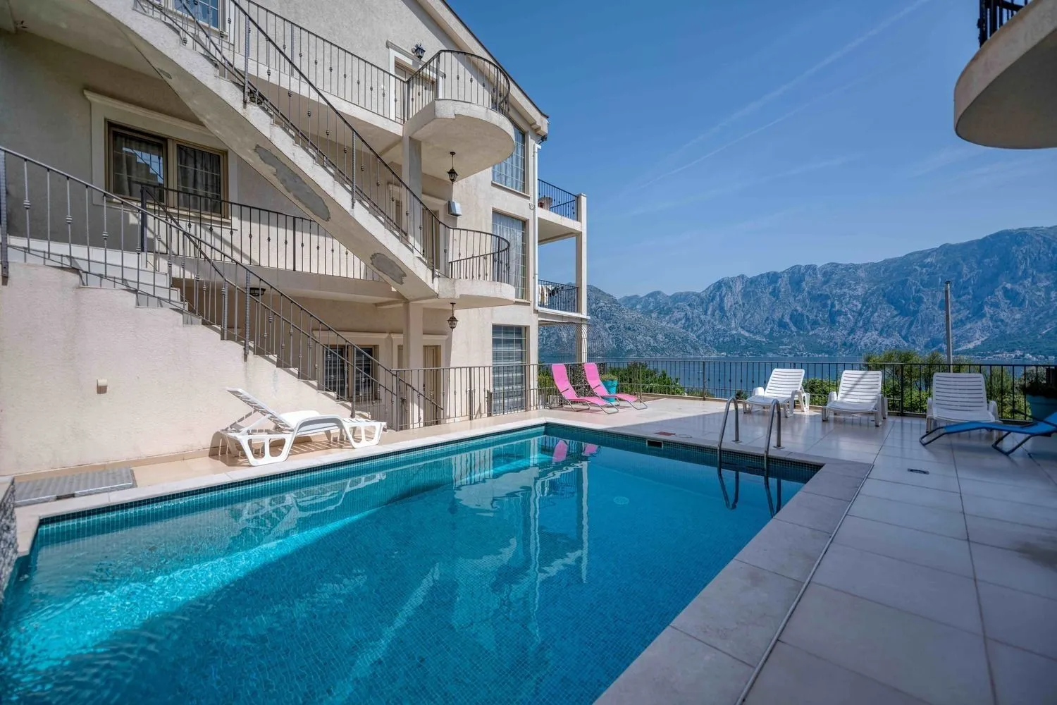 Sale, three bedroom apartment, 167m², Prčanj, Kotor