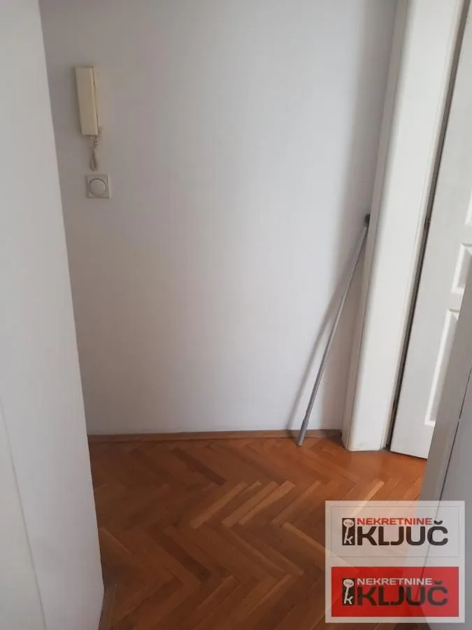 Prodaja, trosoban stan, 45m², Bulevar Oslobodjenja, Novi Sad Sve Podlokacije