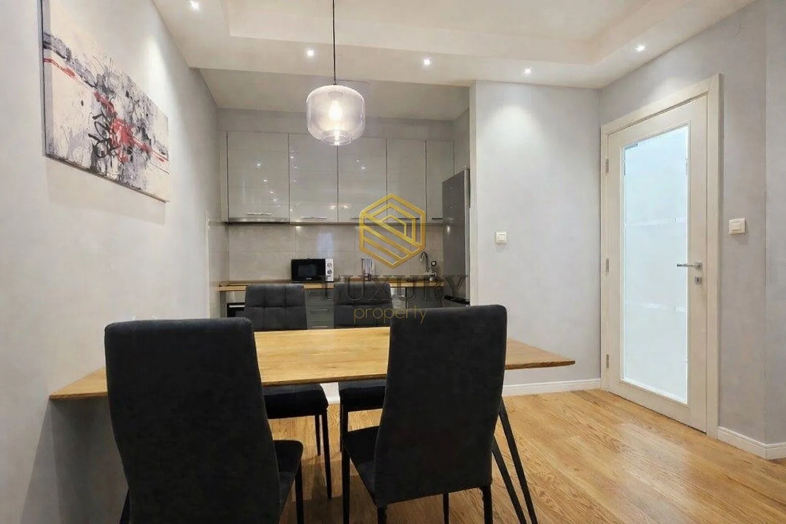 Izdavanje, jednosoban stan, 50m², Central Point, Podgorica