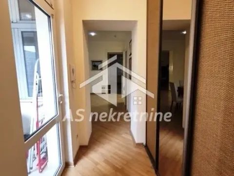 Izdavanje, trosoban stan, 115m², Slavija, Vračar Sve Podlokacije - image 8