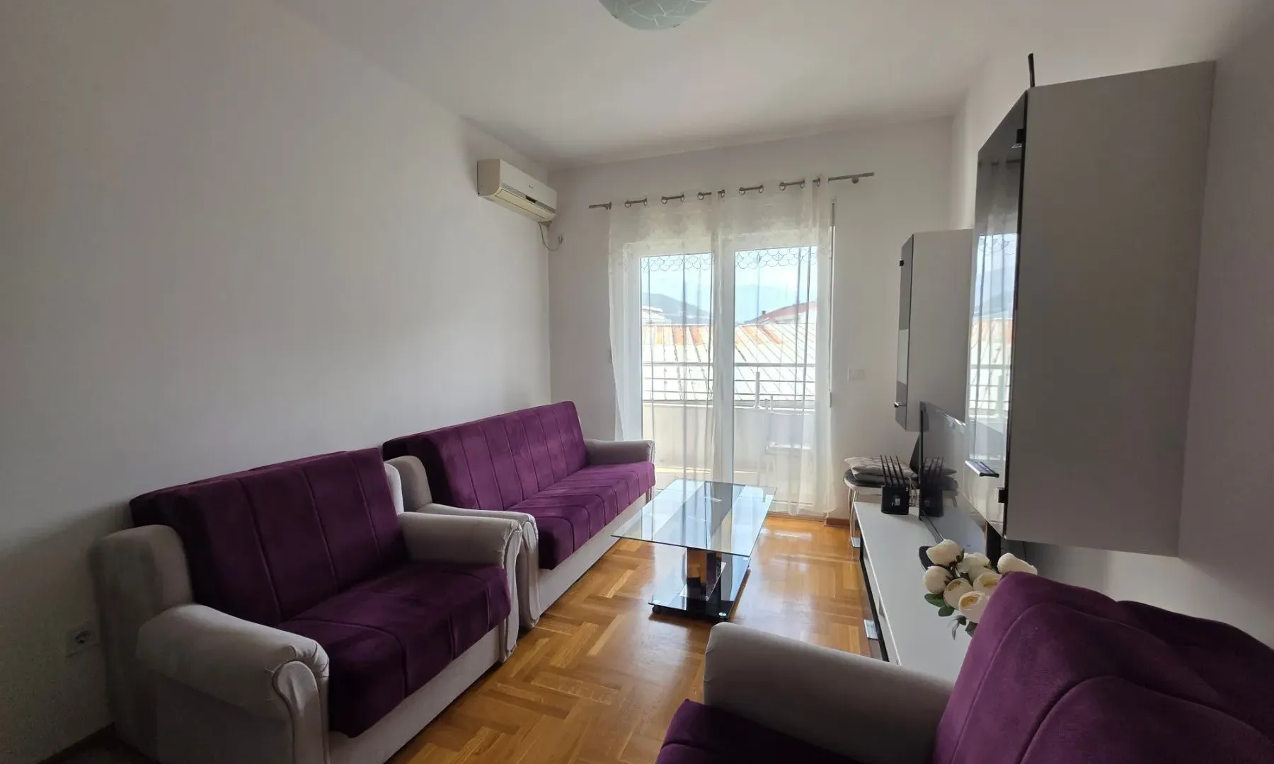 Izdavanje, jednosoban stan, 45m², Budva, Crna Gora