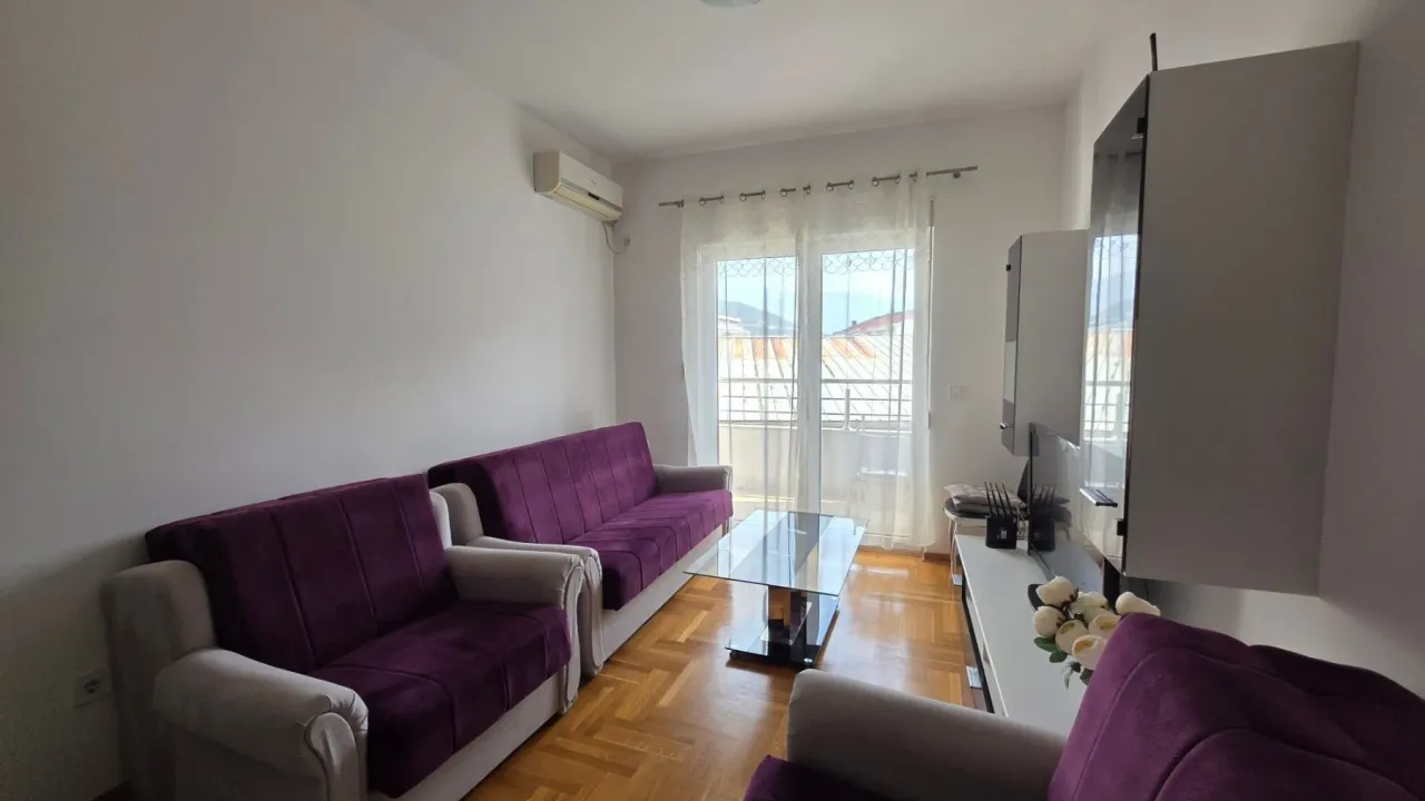 Izdavanje, jednosoban stan, 45m², Budva, Crna Gora