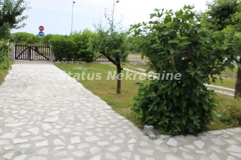 Prodaja, kuća, 242m², Novo naselje, Novi Sad