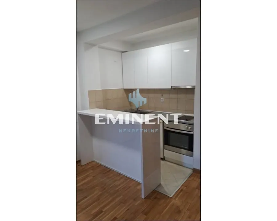 Izdavanje, stan, 37m², Slavija, Vračar Sve Podlokacije